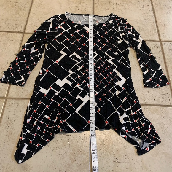 Cable & Gauge Black/White/Red Asymmetrical Tunic Top - Size S - Picture 6 of 6